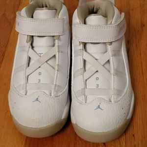Jordan sneaks